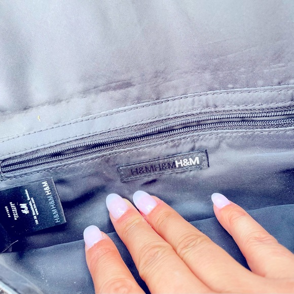 🌸3 for $30 H&M clutch black size small - Picture 2 of 9